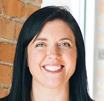Ritratto di Sophie Hartwell nel ruolo di responsabile del team di assistenza clienti